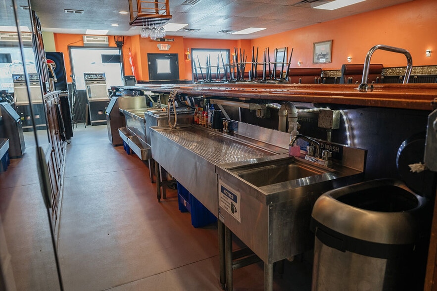 More Photos Of 510 Main St, Ormsby Restaurant For Sale