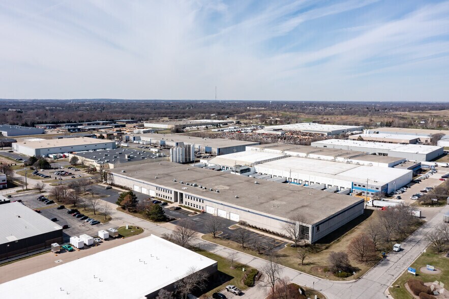 More Photos Of 1047-1051 Douglas Rd, Batavia Warehouse For Lease