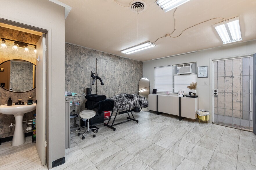 More Photos Of 4100-4102 W Magnolia Blvd, Burbank Storefront For Sale