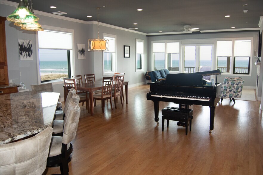 More Photos Of 312 Carolina Beach Ave N, Carolina Beach Office For Sale