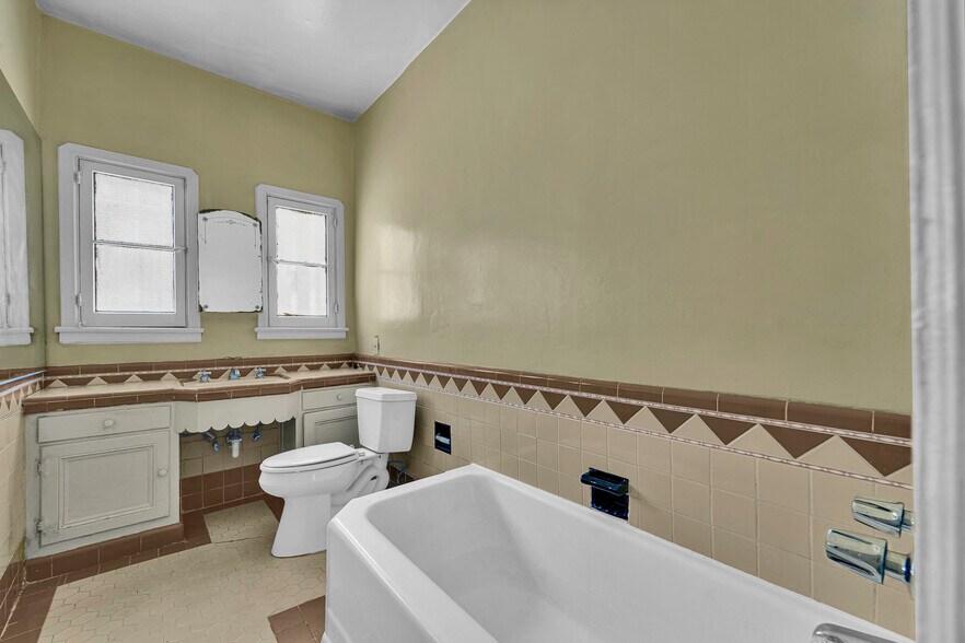 More Photos Of 1245 S Crescent Heights Blvd, Los Angeles Multifamily For Sale