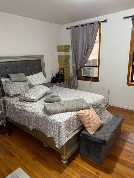 More Photos Of 3552 94th St, Flushing Apartments For Sale