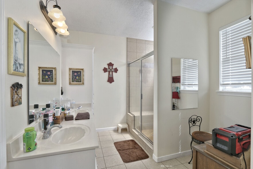 More Photos Of 18135 N Highway 75, Willis Specialty For Sale