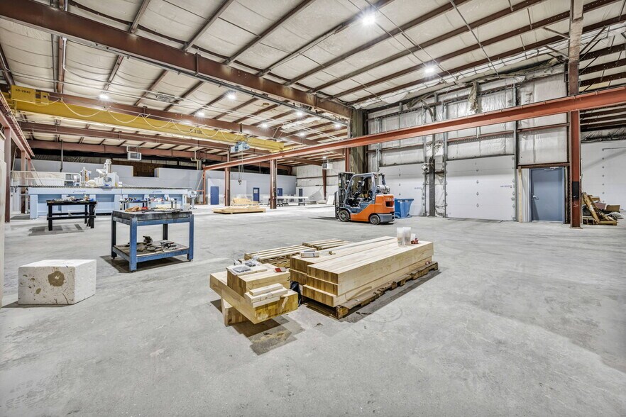 More Photos Of 3027 Nationwide Pky, Brunswick Warehouse For Lease