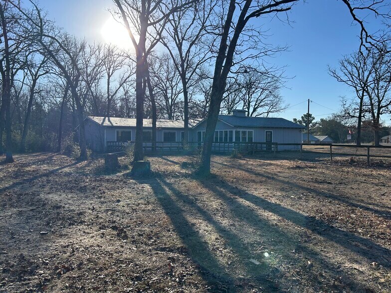 More Photos Of 2003 E US Highway 84, Palestine Office For Sale