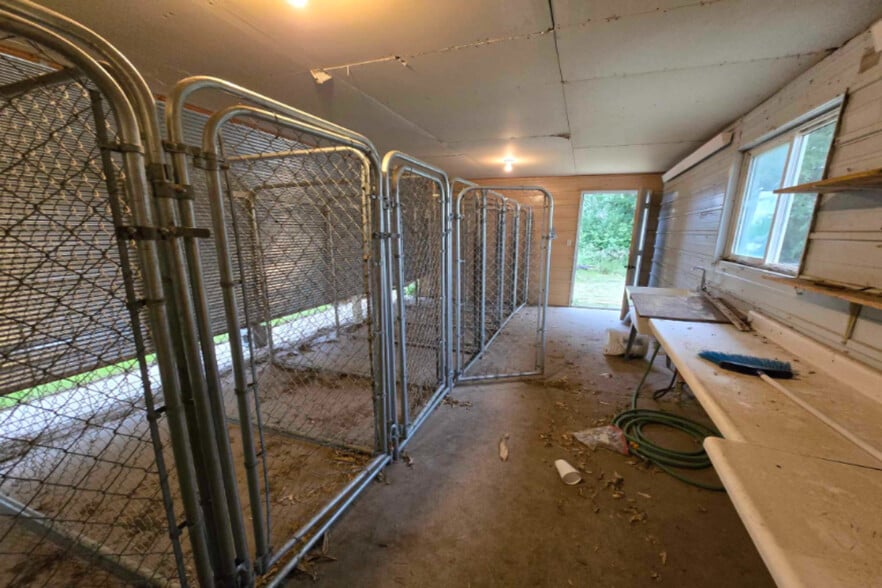 More Photos Of 748 E 12th St, Imperial Hotel For Sale