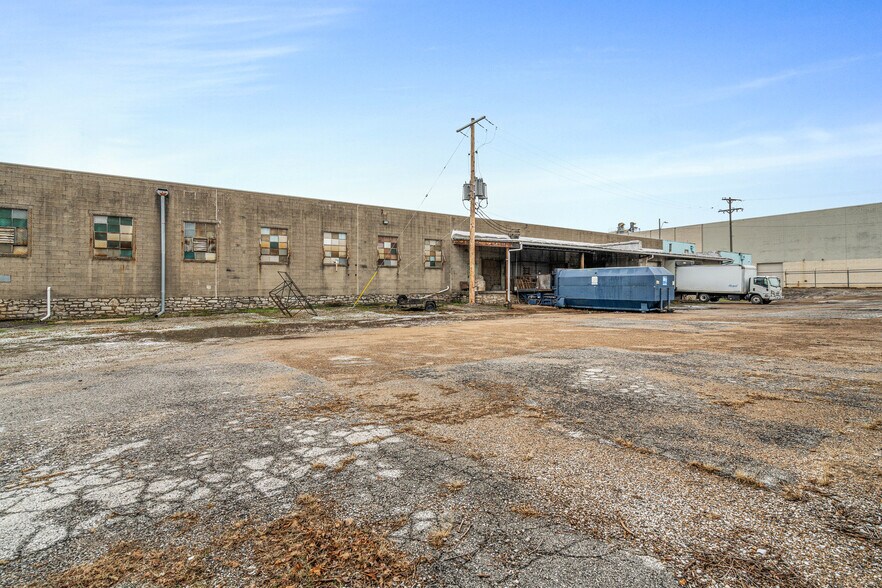 More Photos Of 1641 Crystal Ave, Kansas City Warehouse For Sale
