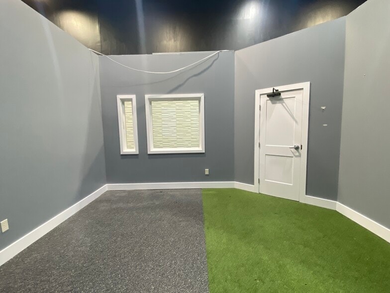 More Photos Of 1422 Woodmont Ln NW, Atlanta Showroom For Sale