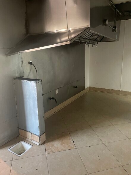 More Photos Of 2955 E Sunset Rd, Las Vegas Unknown For Lease