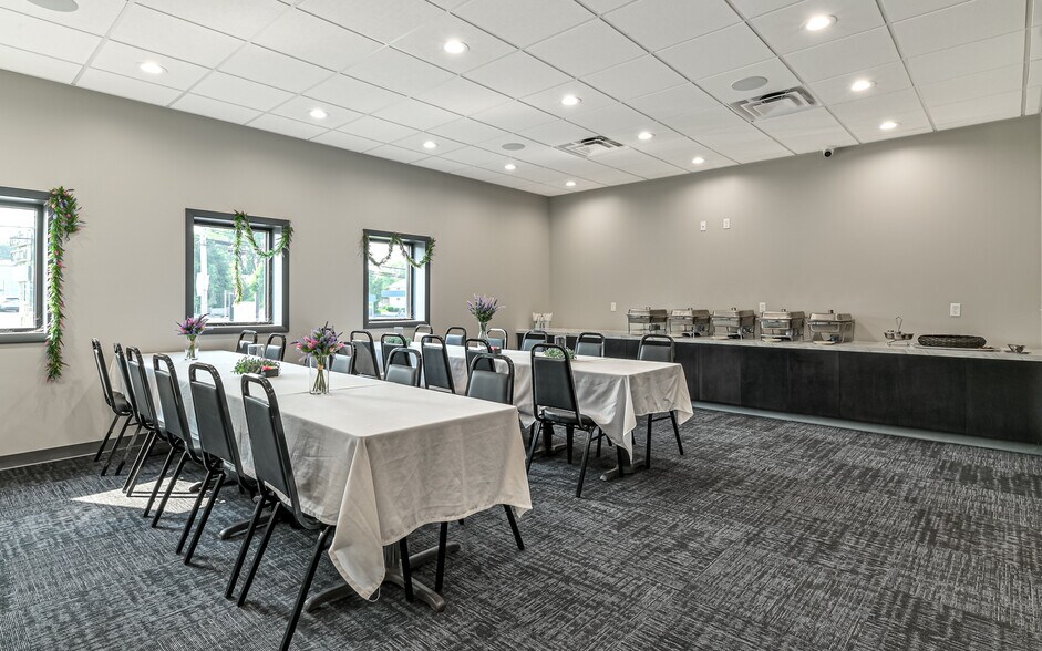 More Photos Of 2615 Freeport Rd, Natrona Heights Bar For Lease