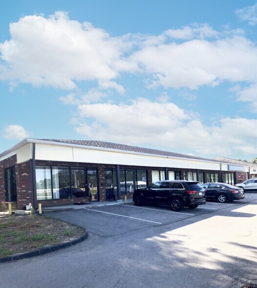 More Photos Of 12440-12450 Lusher Rd, Saint Louis Storefront For Lease