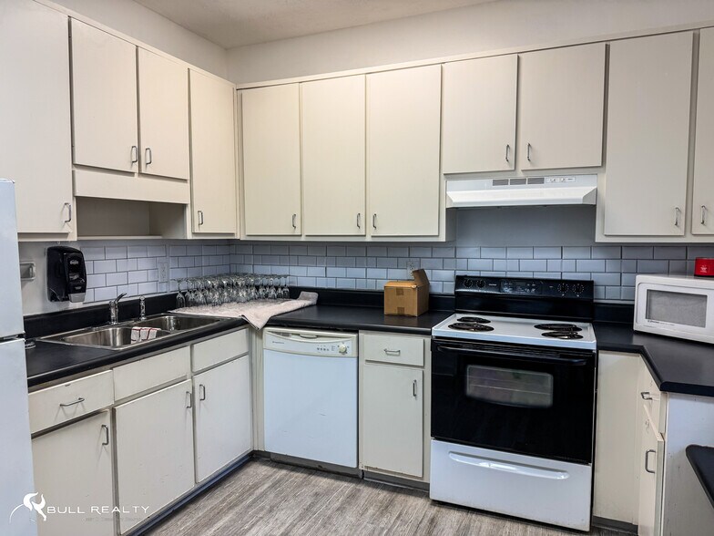 More Photos Of 196 Weatherly Dr, Fayetteville General Retail For Lease