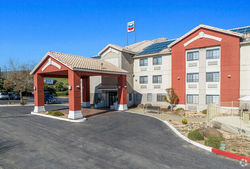 More Photos Of 4525 Howard Rd, Westley Hotel For Sale