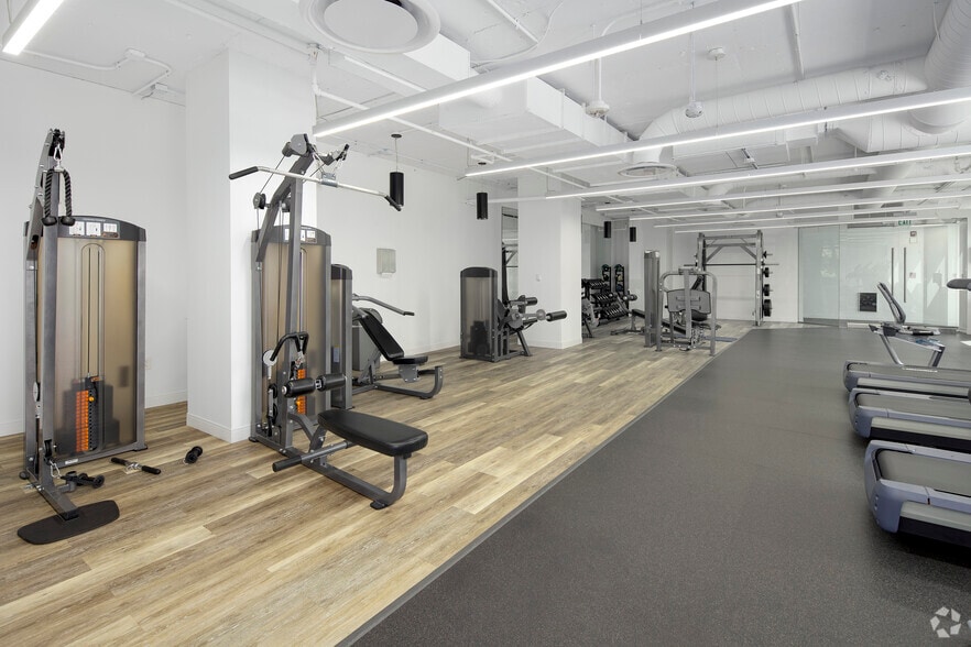 More Photos Of 1595 Spring Hill Rd, Vienna Unknown For Lease