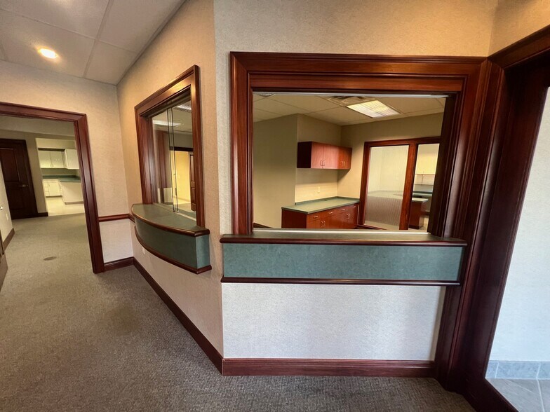 More Photos Of 10-24 Remick Blvd, Springboro Medical For Sale