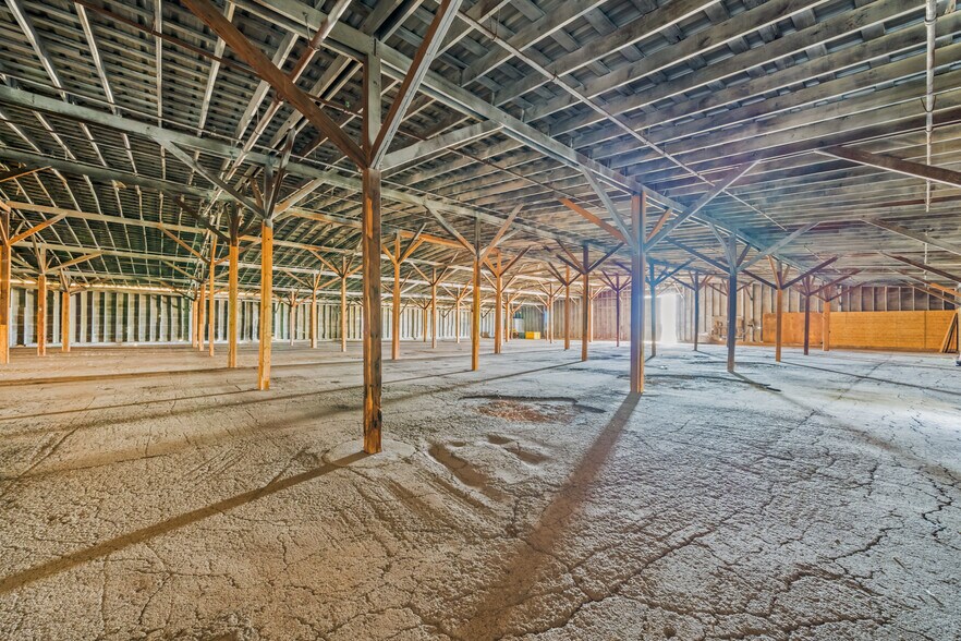 More Photos Of 901 Underwood Street, Littlefield Warehouse For Sale