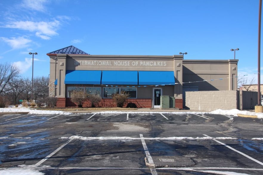 More Photos Of 10910 New Halls Ferry Rd, Saint Louis Restaurant For Lease