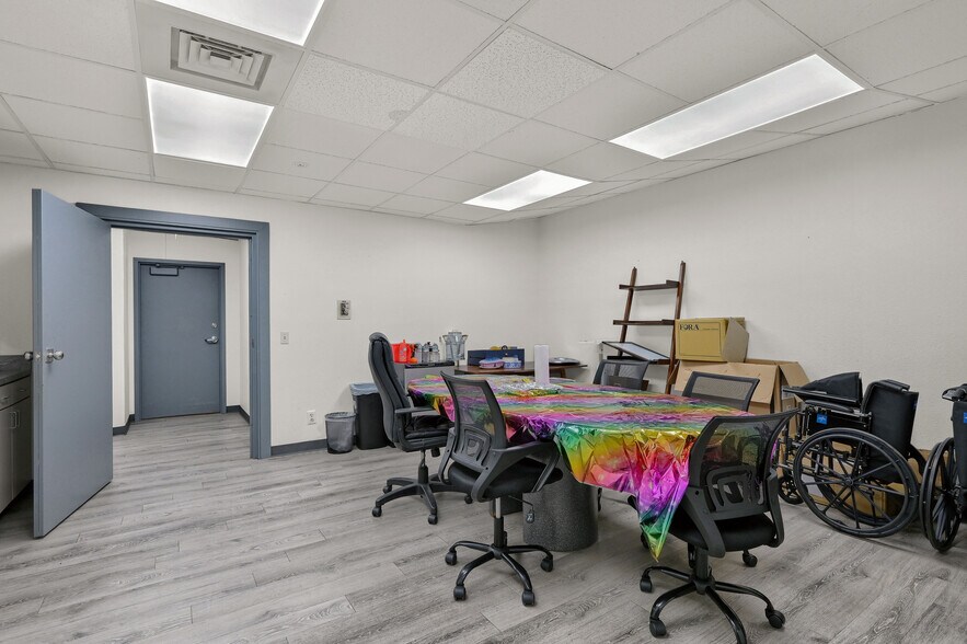 More Photos Of 425 N Highland Ave, Sherman Medical For Sale