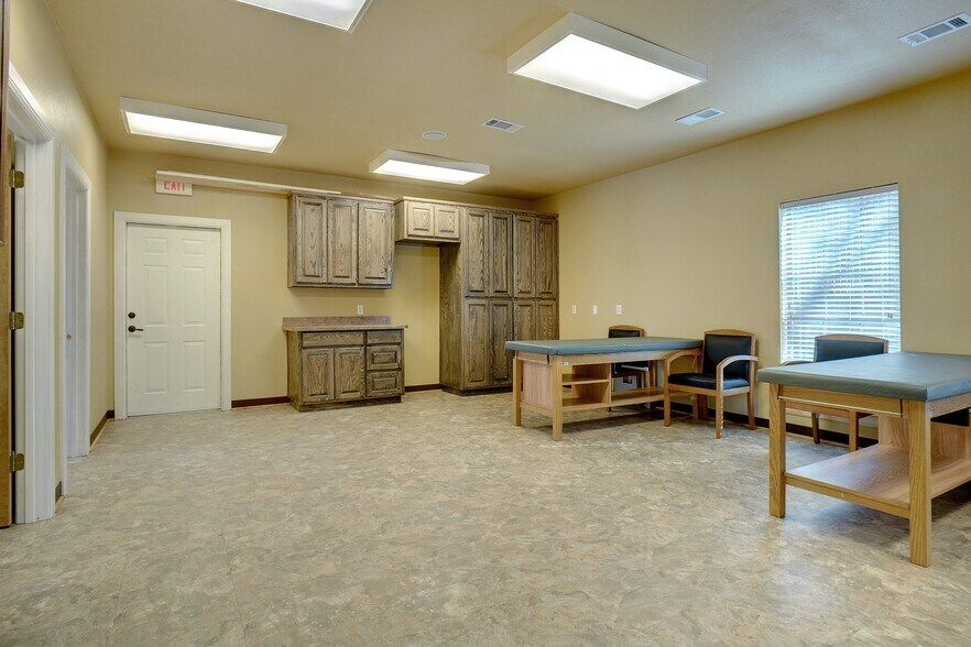 More Photos Of 924 Foster Ln, Weatherford Medical For Lease