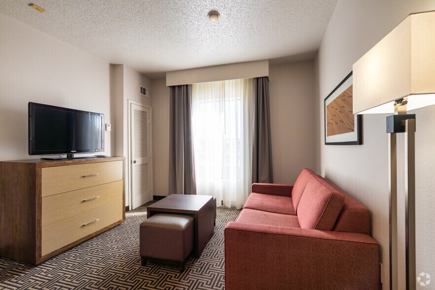 More Photos Of 1340 N Sam Houston Pky E, Houston Hotel For Sale