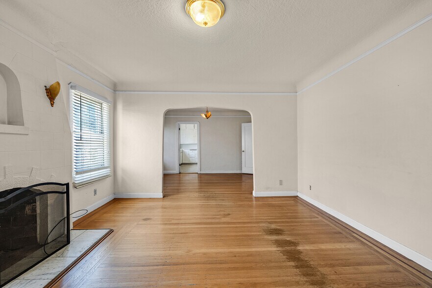 More Photos Of 1755 Washington Ave, San Leandro Bar For Sale