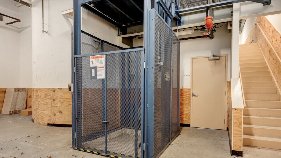 More Photos Of 85 Middletown Ave, North Haven Drugstore For Sale