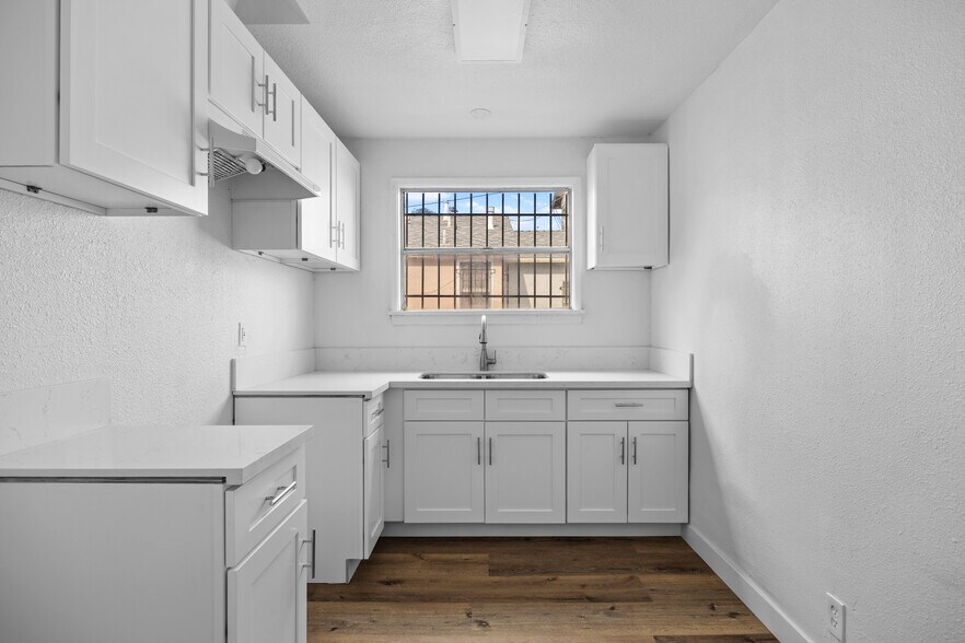 More Photos Of 11008 Willowbrook Ave, Los Angeles Multifamily For Sale