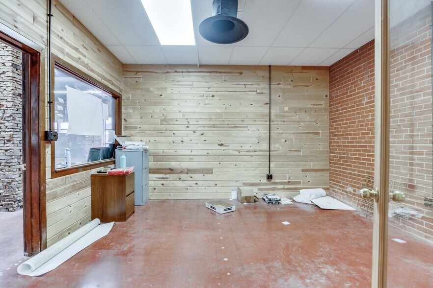 More Photos Of 1727 S Agnew Ave, Oklahoma City Service For Lease