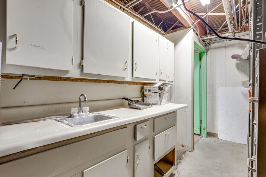 More Photos Of 20 E Dunloup Rd, Shawnee Medical For Sale