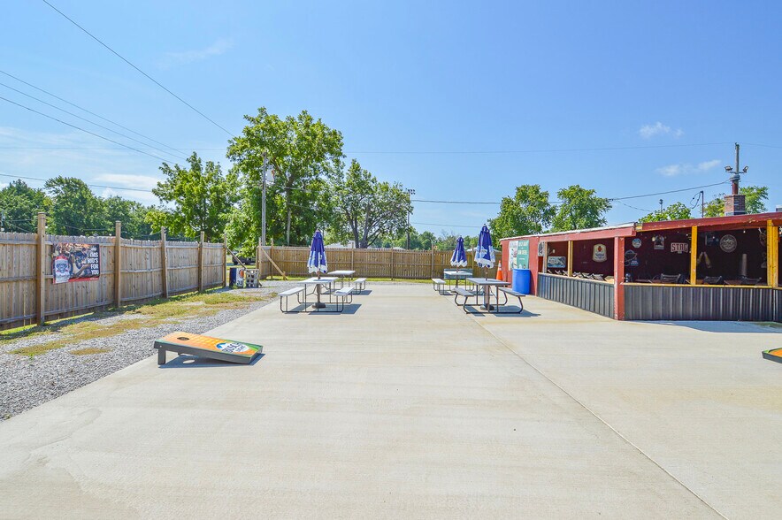 More Photos Of 402 W Deck St, New Douglas General Retail For Sale