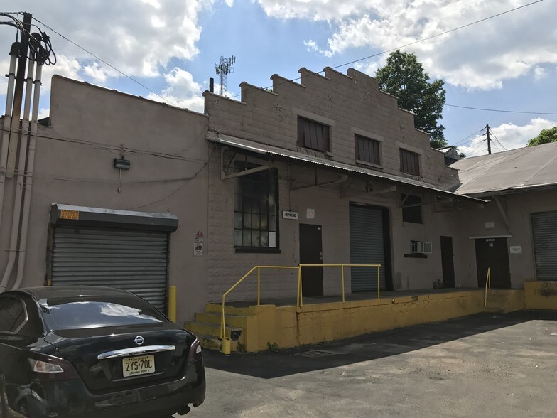 More Photos Of 681 Main St, Belleville Warehouse For Lease