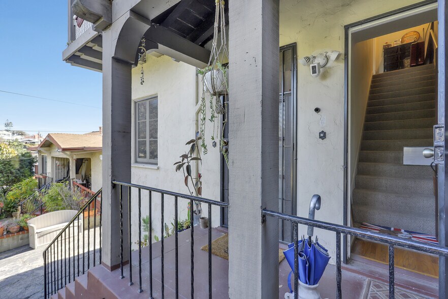 More Photos Of 153-157 W Channel Rd, Santa Monica Apartments For Sale