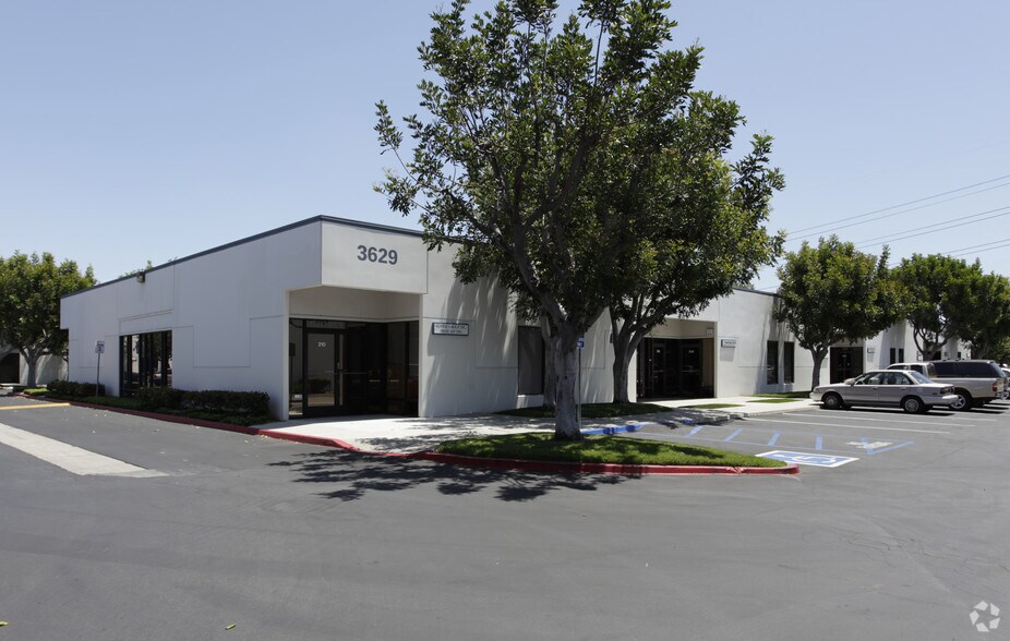 More Photos Of 3629 W MacArthur Blvd, Santa Ana Light Manufacturing For Lease