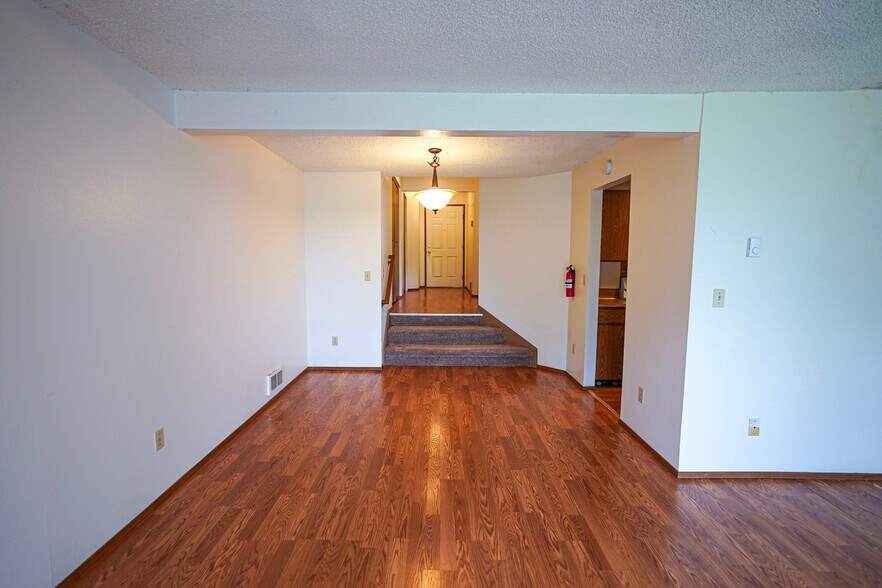 More Photos Of 108 Kensington Ave S, Kent Apartments For Sale