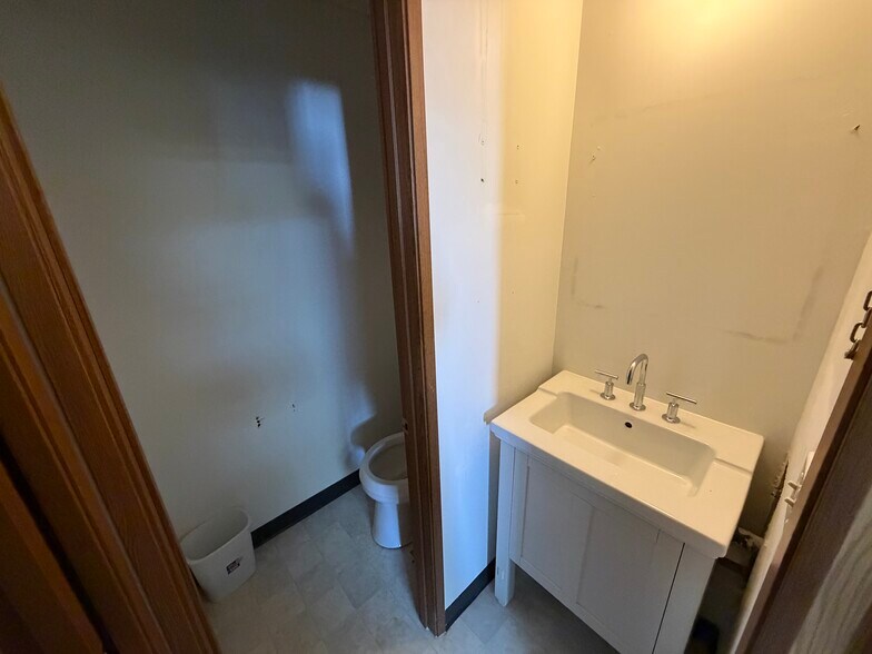 More Photos Of 4142 Main St, Vancouver Office For Lease