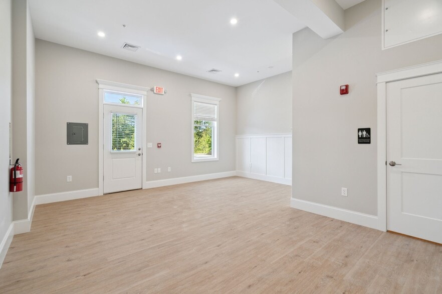 More Photos Of 3 Quill Lane, Barrington Apartments For Lease