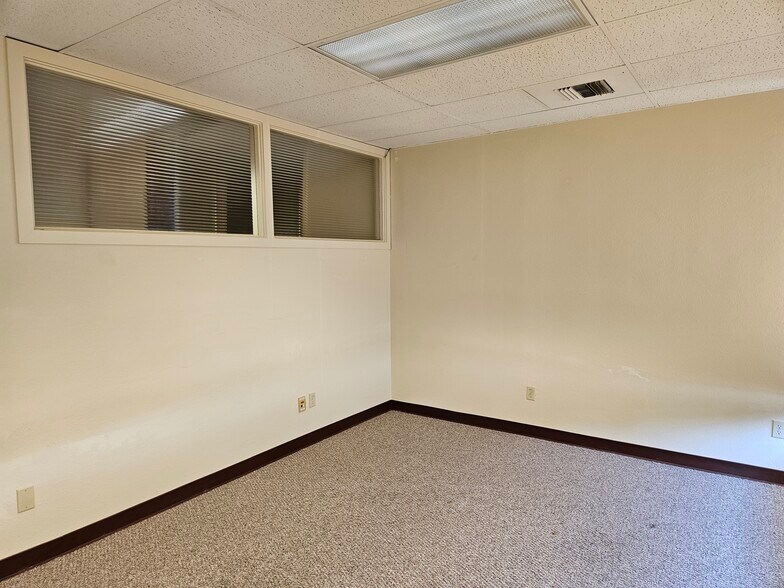 More Photos Of 909 15th St, Modesto Office For Lease