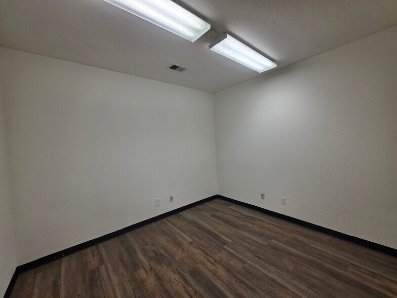 More Photos Of 4901 Ironton St, Denver Warehouse For Lease