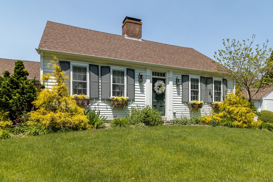 More Photos Of 2504 Main St, West Barnstable Hotel For Sale