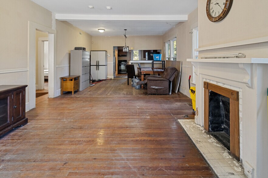 More Photos Of 960 Curry Pl, Macon-Bibb Healthcare For Sale