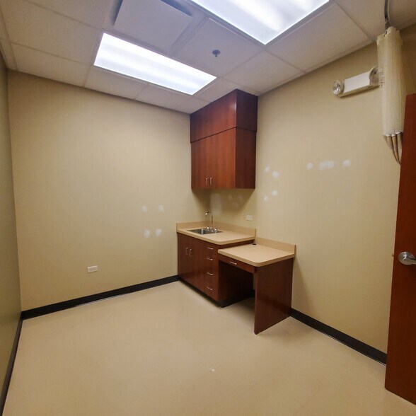 More Photos Of 1720-1790 W Golf Rd, Mount Prospect Unknown For Lease