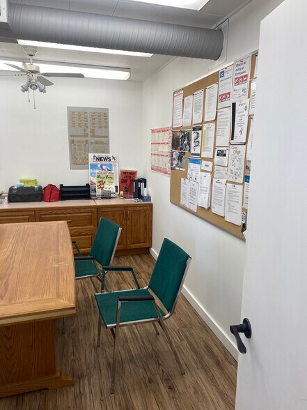 More Photos Of 4918 Napier St, Port Alberni Flex For Sale