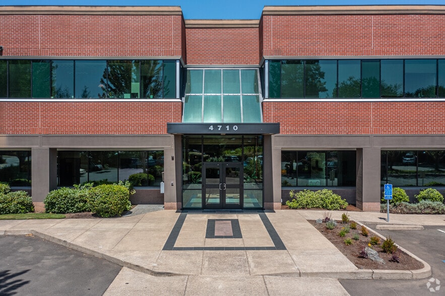 More Photos Of 4710 Village Plaza Loop, Eugene Office For Lease