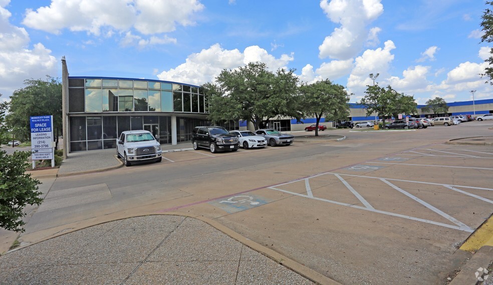 Primary Photo Of 11034 Shady Trl, Dallas Light Manufacturing For Lease