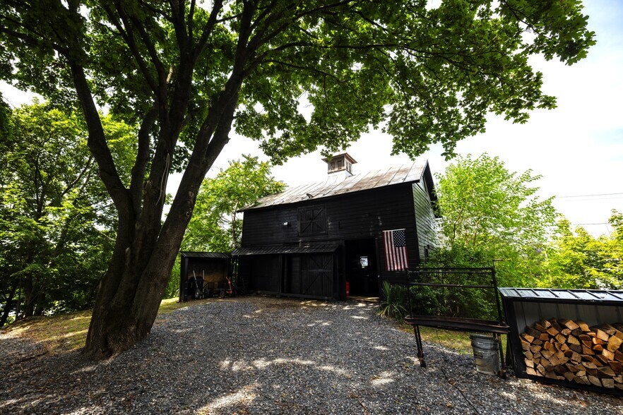 More Photos Of 5628 S 3rd St, Hudson Specialty For Sale