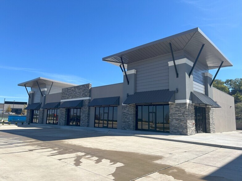 More Photos Of 760 N Highway 67, Midlothian Storefront For Lease