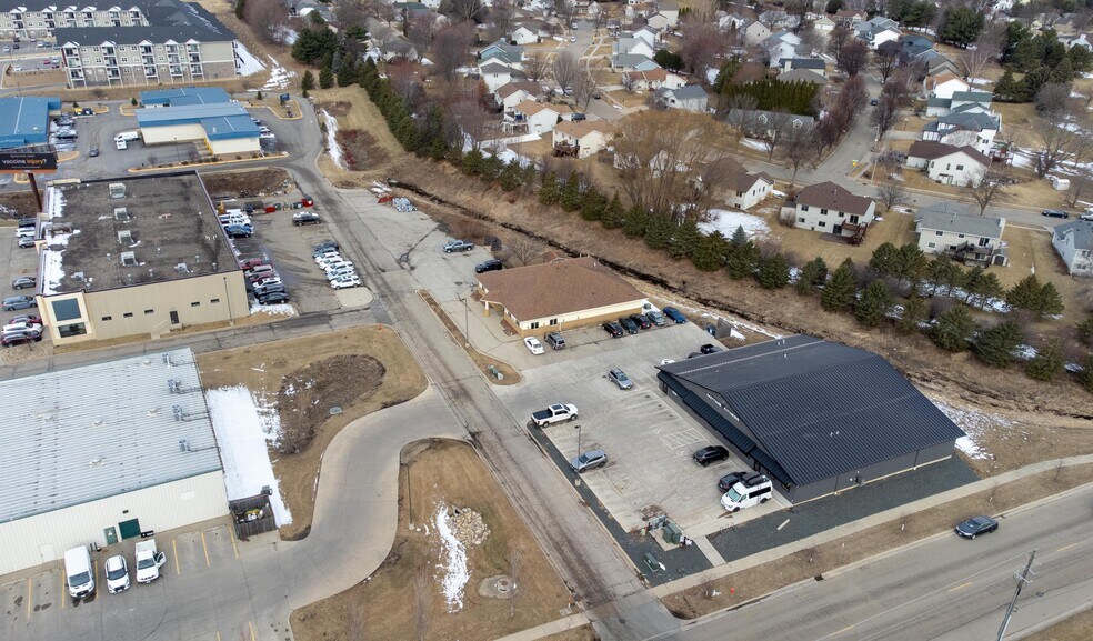 More Photos Of 3139 41st St NW, Rochester Office For Sale