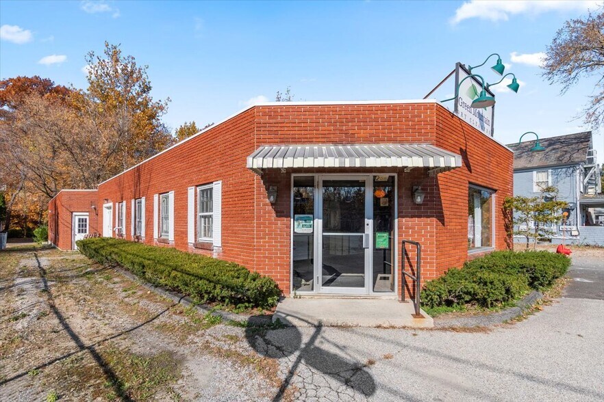 Primary Photo Of 256 Benmont Ave, Bennington Freestanding For Sale