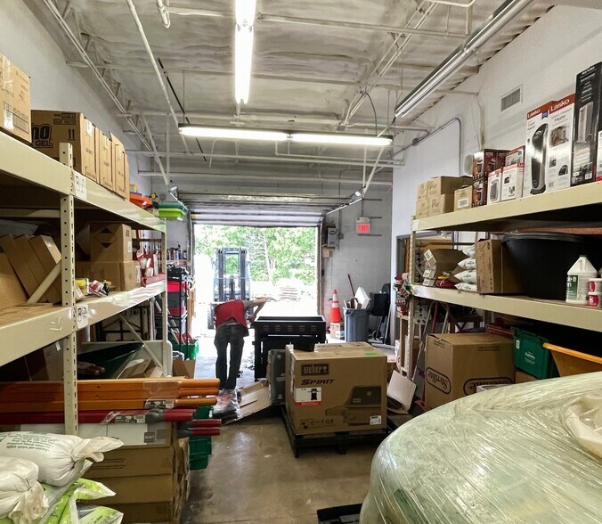 More Photos Of 945 Cromwell Ave, Rocky Hill Storefront For Lease