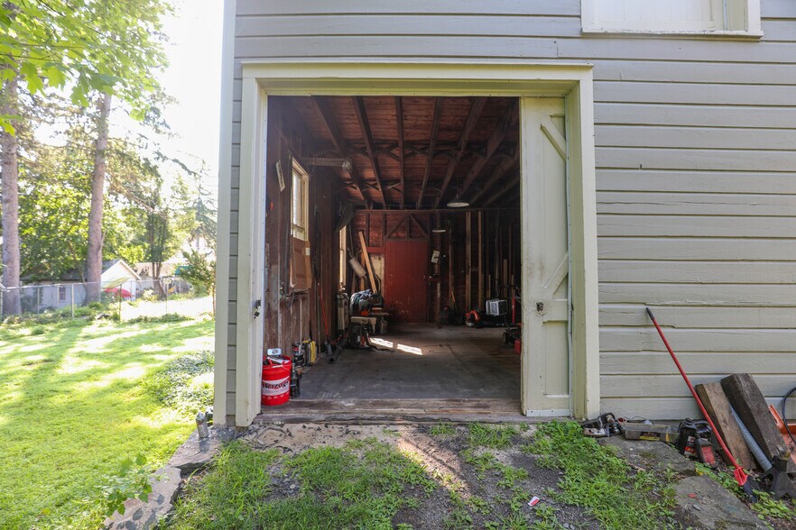 More Photos Of 12 Lounsbury Ct, Kingston Light Manufacturing For Lease